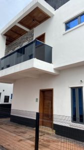 photo5780608668964863194